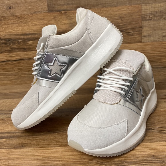 CONVERSE LOW TOP BRAND NEW - Picture 5 of 7